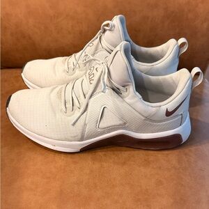 Nike Women’s Air Max Bella TR 5 - Size 10